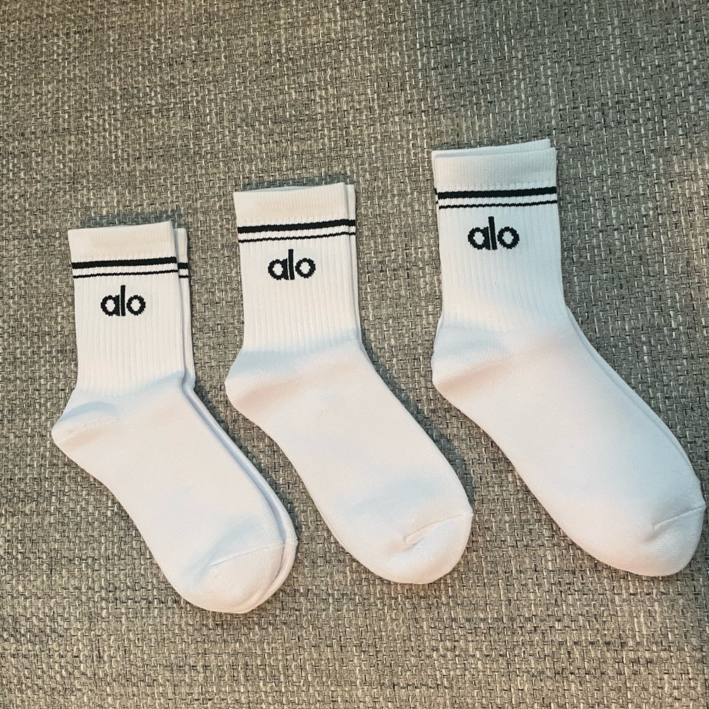 3 pairs of ALO Yoga Unisex Throwback Socks